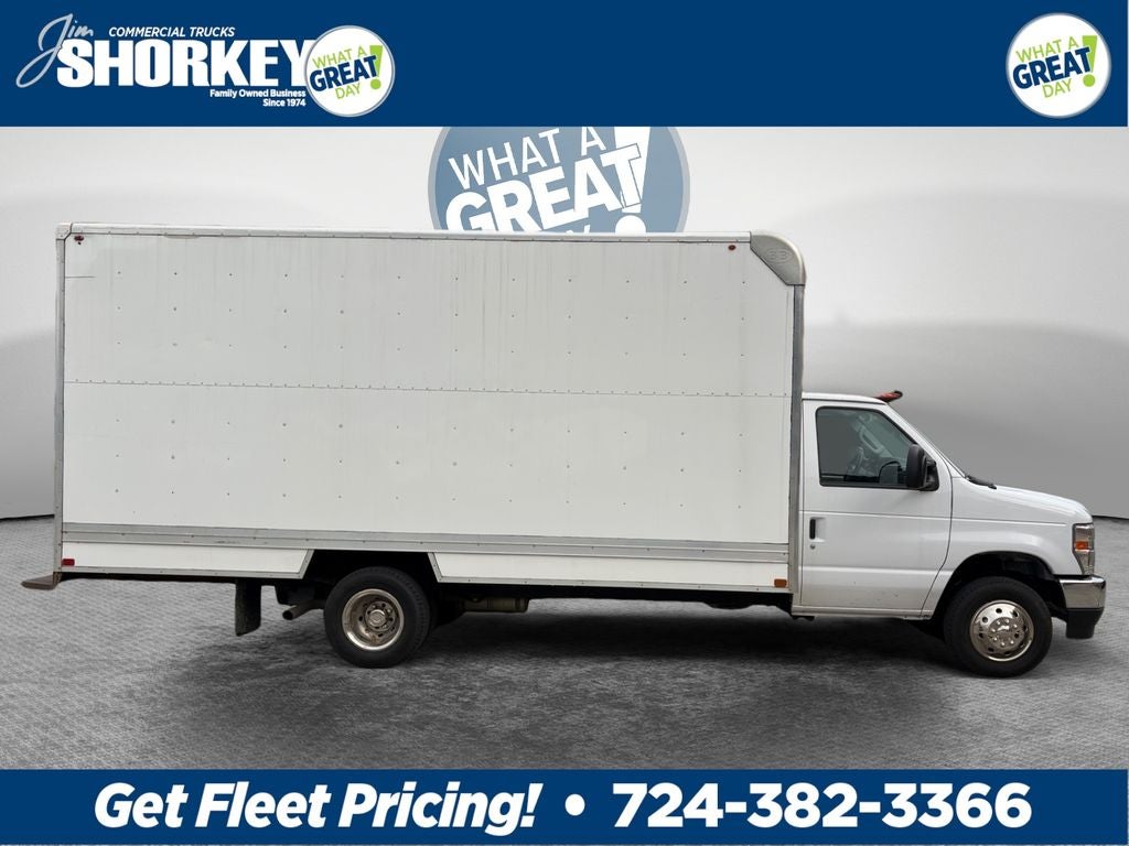2022 Ford E-450SD Base DRW / 7.3L V8 / 17' Box