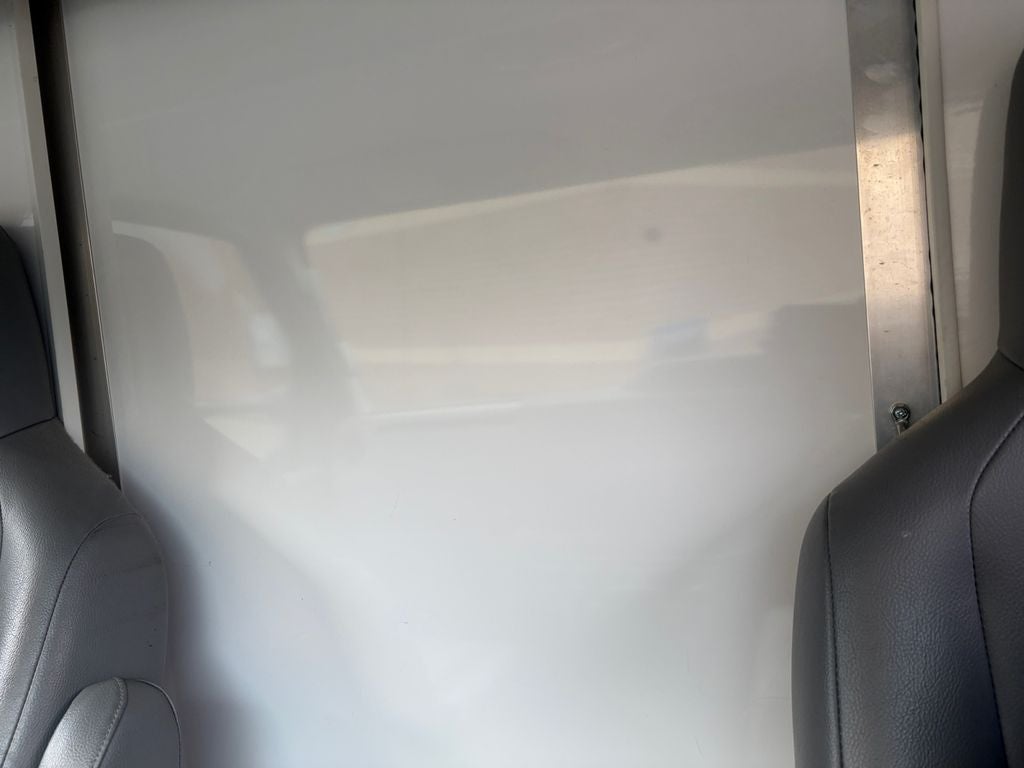 2022 Ford E-450SD Base DRW / 7.3L V8 / 17' Box