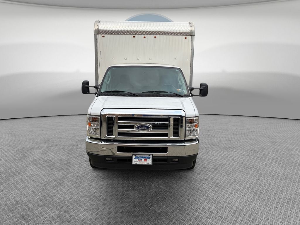 2022 Ford E-450SD Base DRW / 7.3L V8 / 17' Box