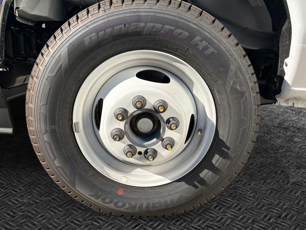 2027 Ford E-450SD Base DRW / 7.3L V8 / 16' Box w/Liftgate