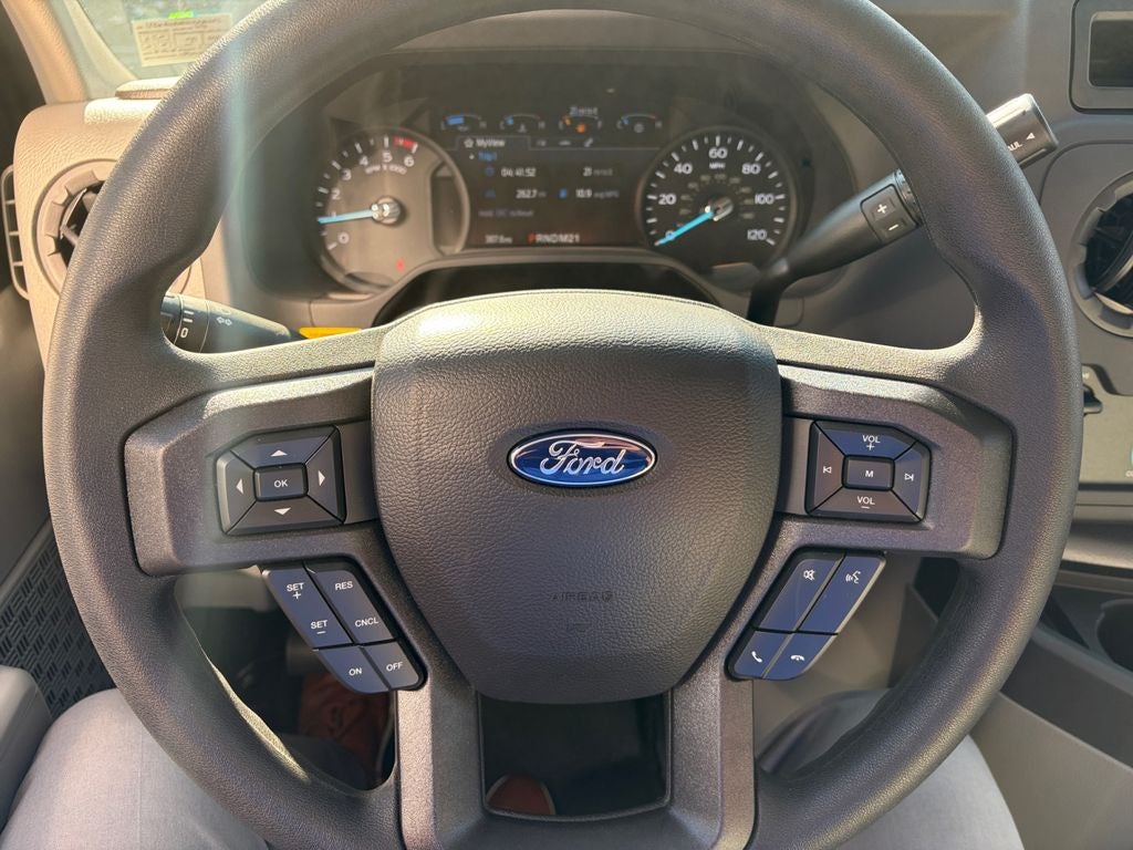 2027 Ford E-450SD Base DRW / 7.3L V8 / 16' Box w/Liftgate