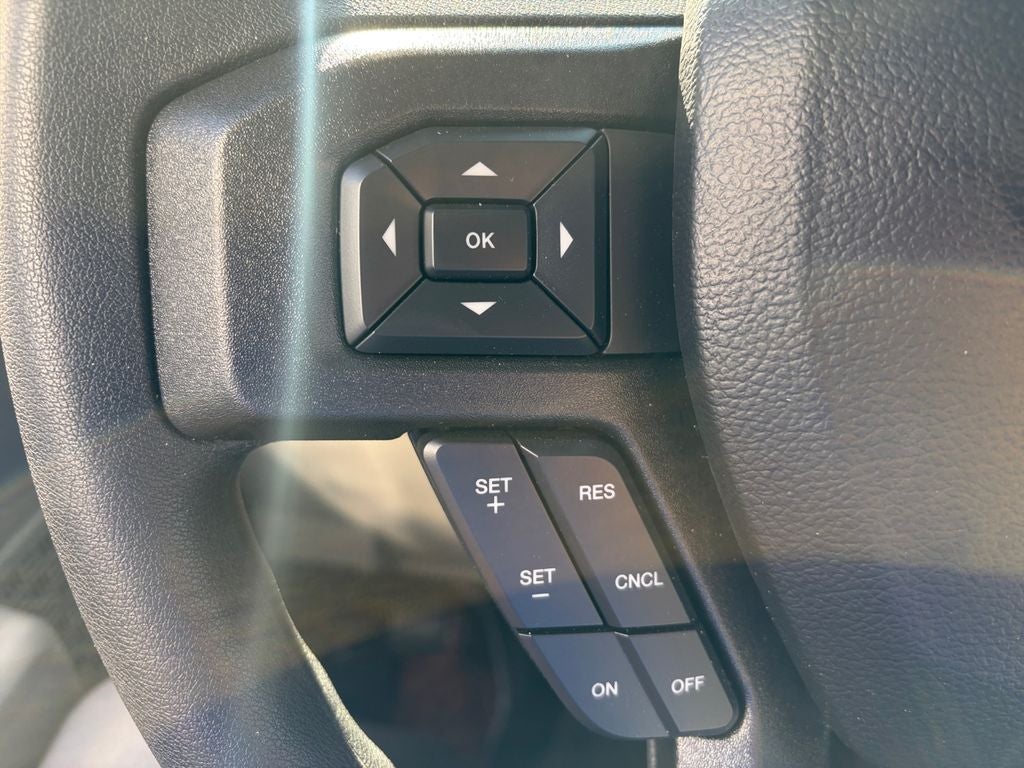2027 Ford E-450SD Base DRW / 7.3L V8 / 16' Box w/Liftgate