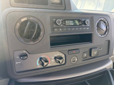 2027 Ford E-450SD Base DRW / 7.3L V8 / 16' Box w/Liftgate