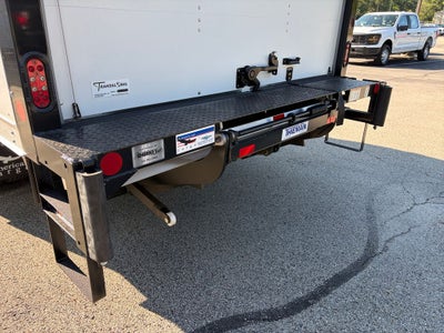 2027 Ford E-450SD Base DRW / 7.3L V8 / 16' Box w/Liftgate