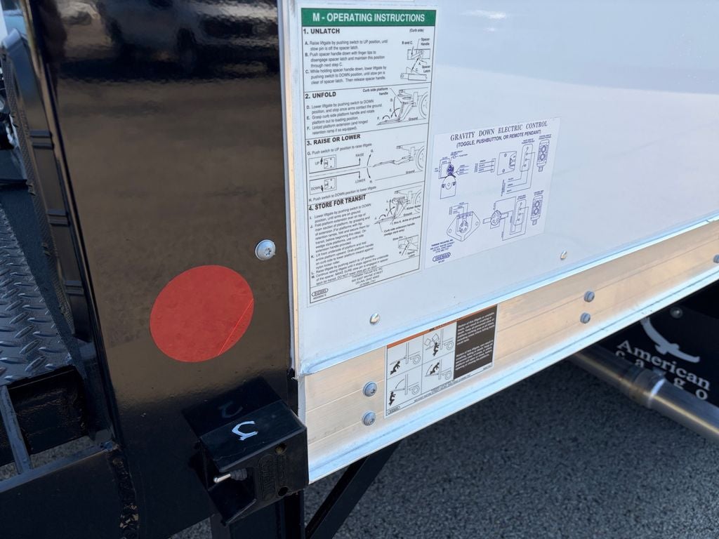 2027 Ford E-450SD Base DRW / 7.3L V8 / 16' Box w/Liftgate