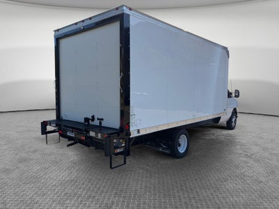 2027 Ford E-450SD Base DRW / 7.3L V8 / 16' Box w/Liftgate