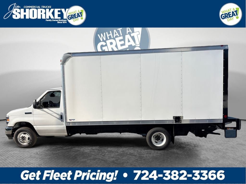 2027 Ford E-450SD Base DRW / 7.3L V8 / 16' Box w/Liftgate