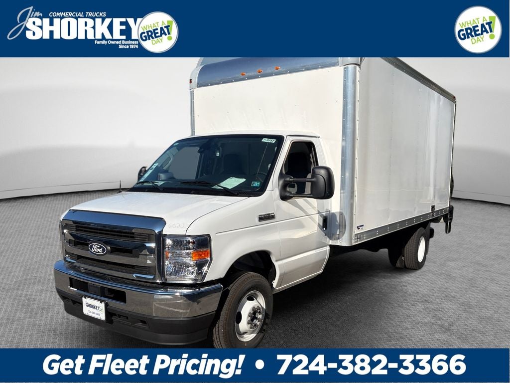 2027 Ford E-450SD Base DRW / 7.3L V8 / 16' Box w/Liftgate