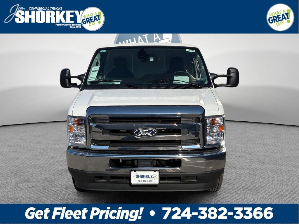 2027 Ford E-450SD Base DRW / 7.3L V8 / 16' Box w/Liftgate