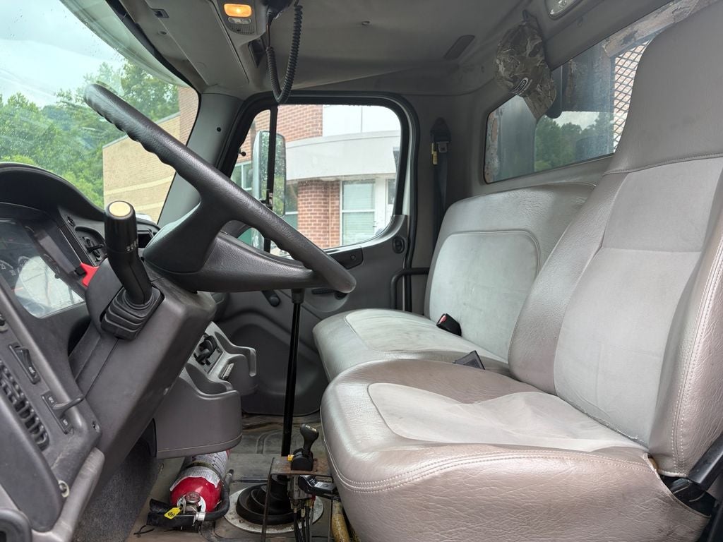 2007 Freightliner M2 / 20' Dumping Flatbed