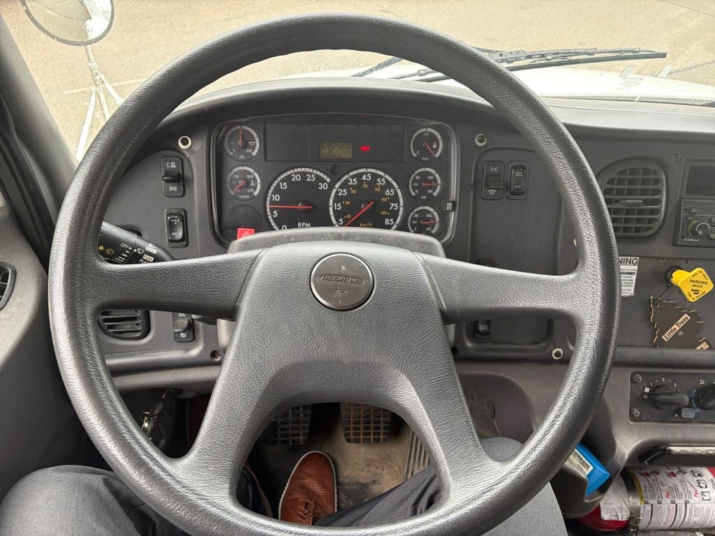 2007 Freightliner M2 / 20' Dumping Flatbed