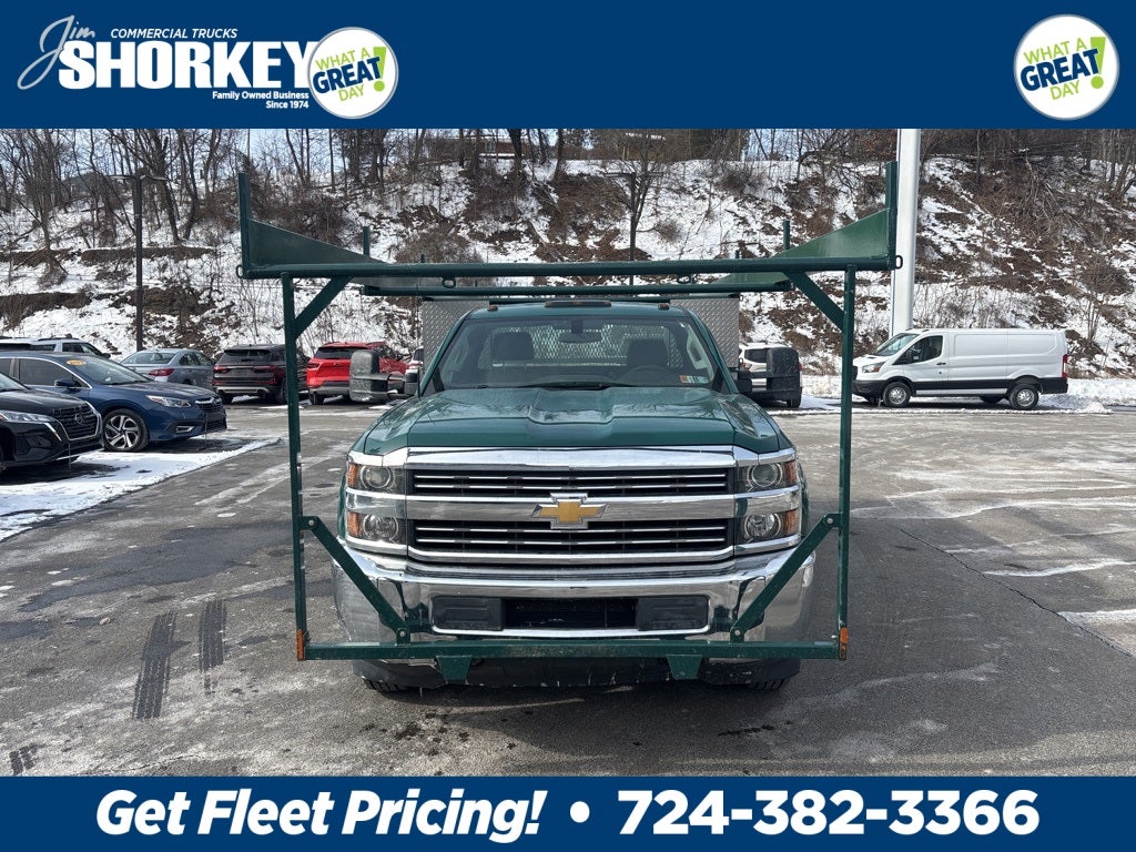 2018 Chevrolet Silverado 3500HD Work Truck DRW / 6.0L V8 / 9' Service Body