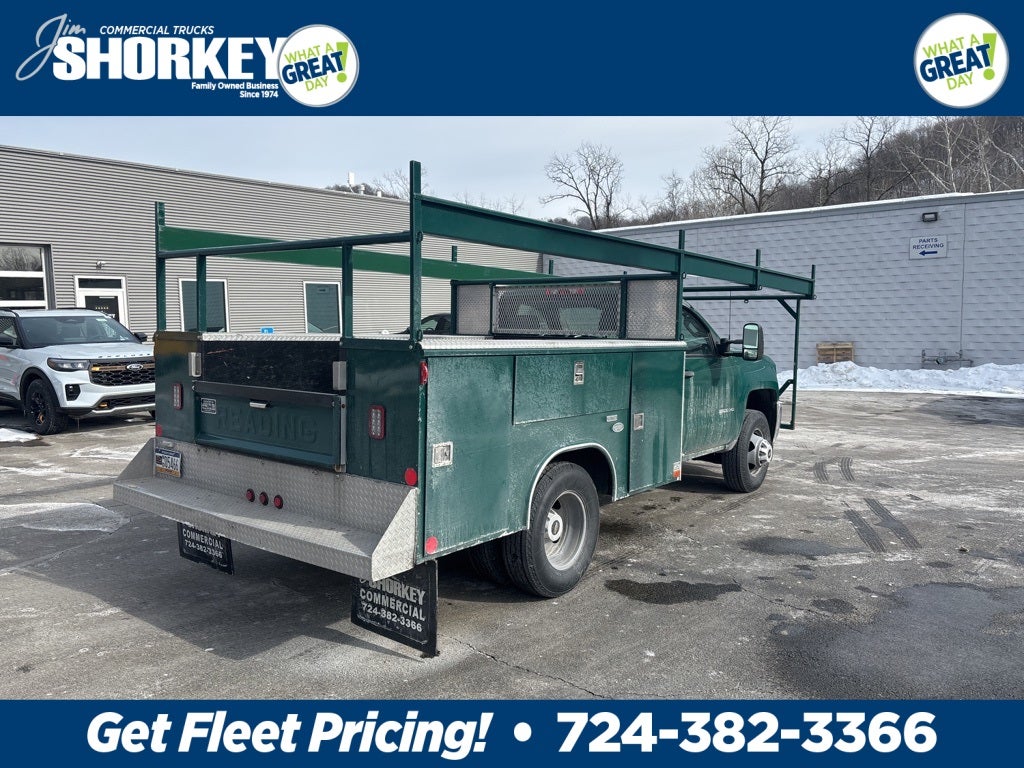 2018 Chevrolet Silverado 3500HD Work Truck DRW / 6.0L V8 / 9' Service Body