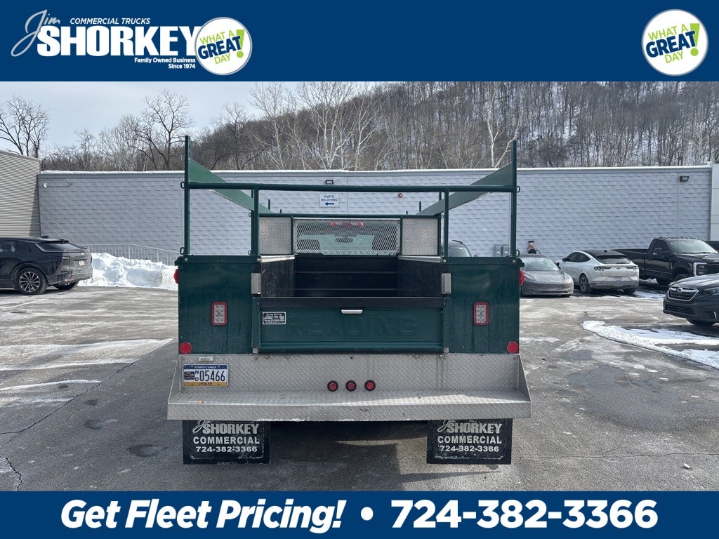 2018 Chevrolet Silverado 3500HD Work Truck DRW / 6.0L V8 / 9' Service Body