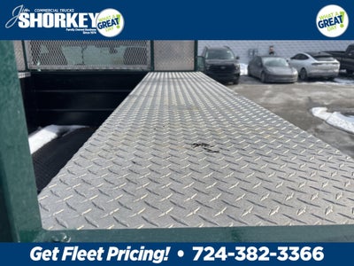 2018 Chevrolet Silverado 3500HD Work Truck DRW / 6.0L V8 / 9' Service Body