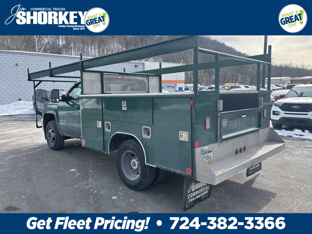 2018 Chevrolet Silverado 3500HD Work Truck DRW / 6.0L V8 / 9' Service Body