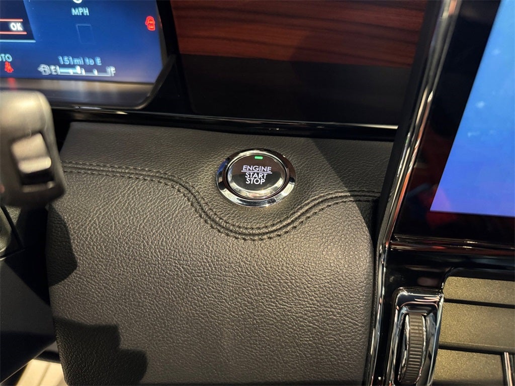 2024 Lincoln Navigator Reserve Luxury Package