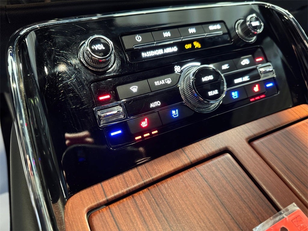 2024 Lincoln Navigator Reserve Luxury Package