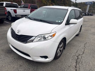 2014 Toyota Sienna LE 8 Passenger