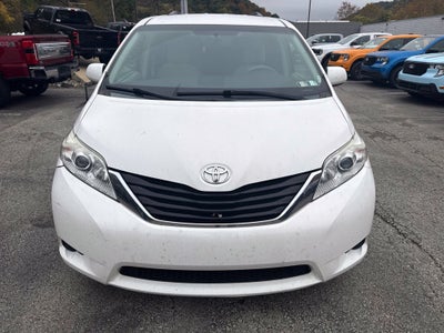2014 Toyota Sienna LE 8 Passenger