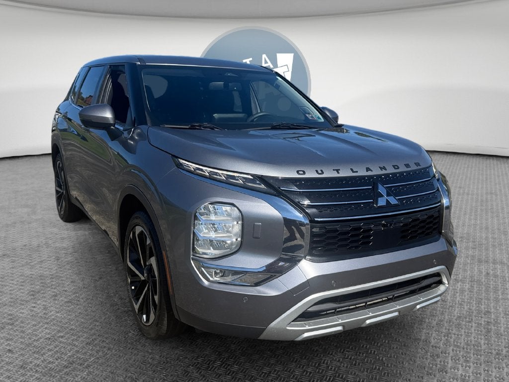 2022 Mitsubishi Outlander Base