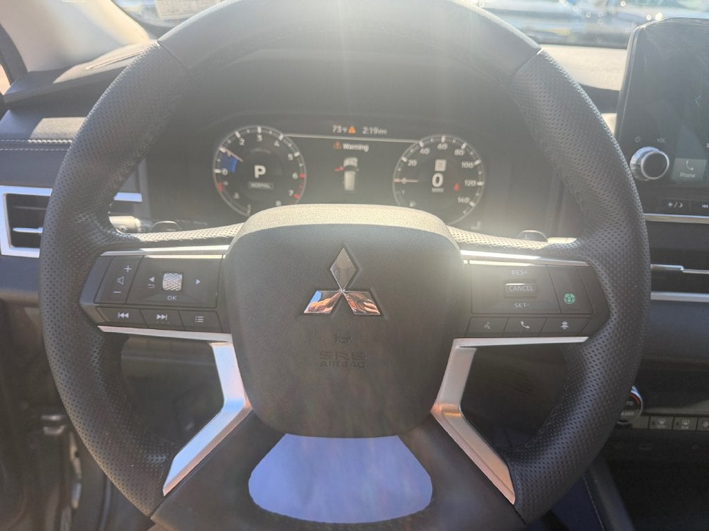 2022 Mitsubishi Outlander Base