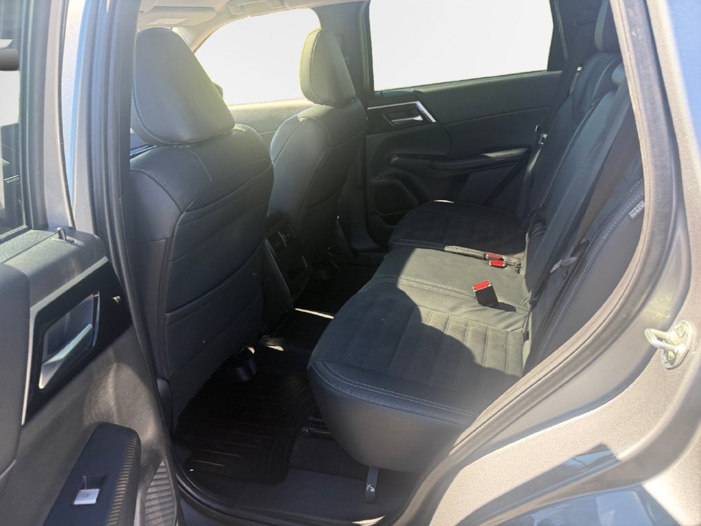 2022 Mitsubishi Outlander Base