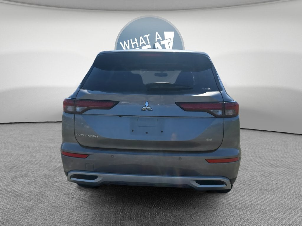 2022 Mitsubishi Outlander Base