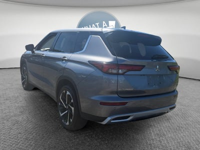 2022 Mitsubishi Outlander Base
