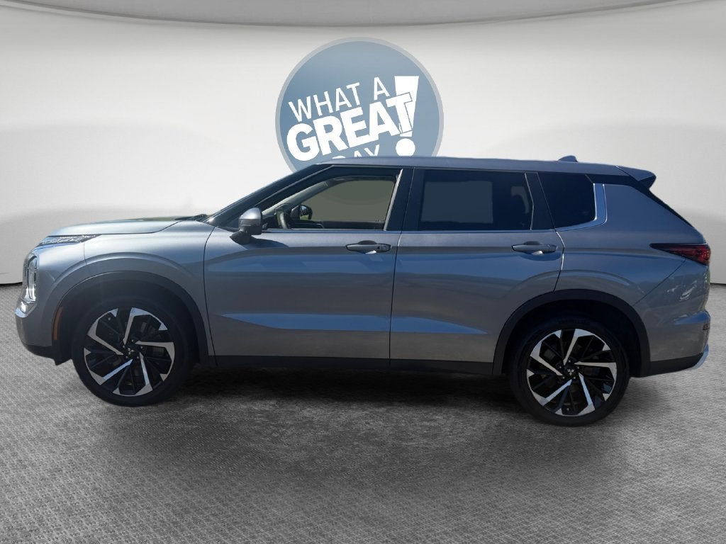 2022 Mitsubishi Outlander Base