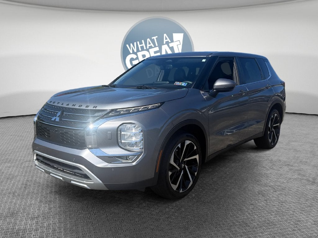 2022 Mitsubishi Outlander Base