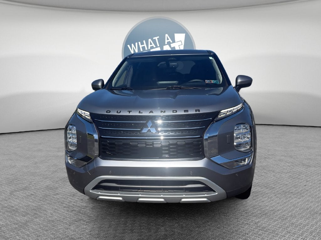 2022 Mitsubishi Outlander Base