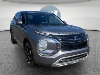 2022 Mitsubishi Outlander Base