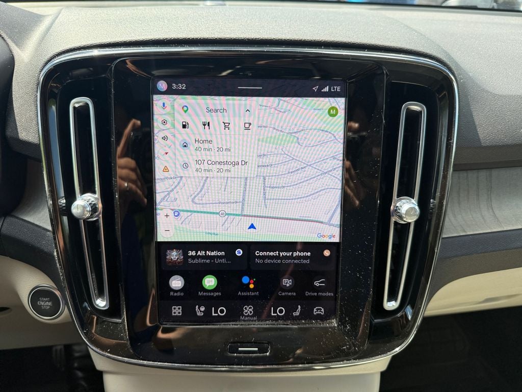 2023 Volvo XC40 B5 Plus Dark Theme