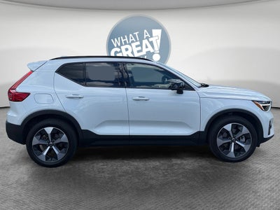 2023 Volvo XC40 B5 Plus Dark Theme