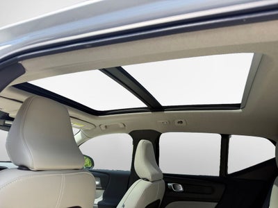 2023 Volvo XC40 B5 Plus Dark Theme
