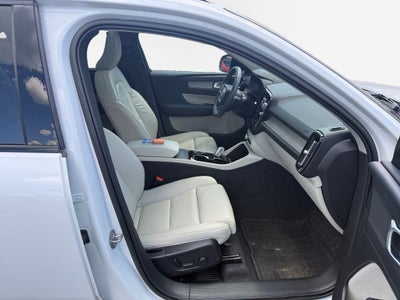 2023 Volvo XC40 B5 Plus Dark Theme